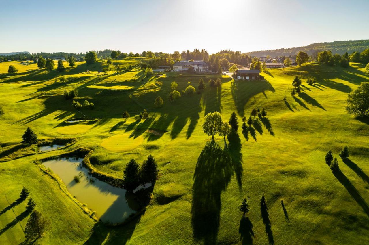 Отель Domaine Du Mont-Saint-Jean Ле-Русс Экстерьер фото